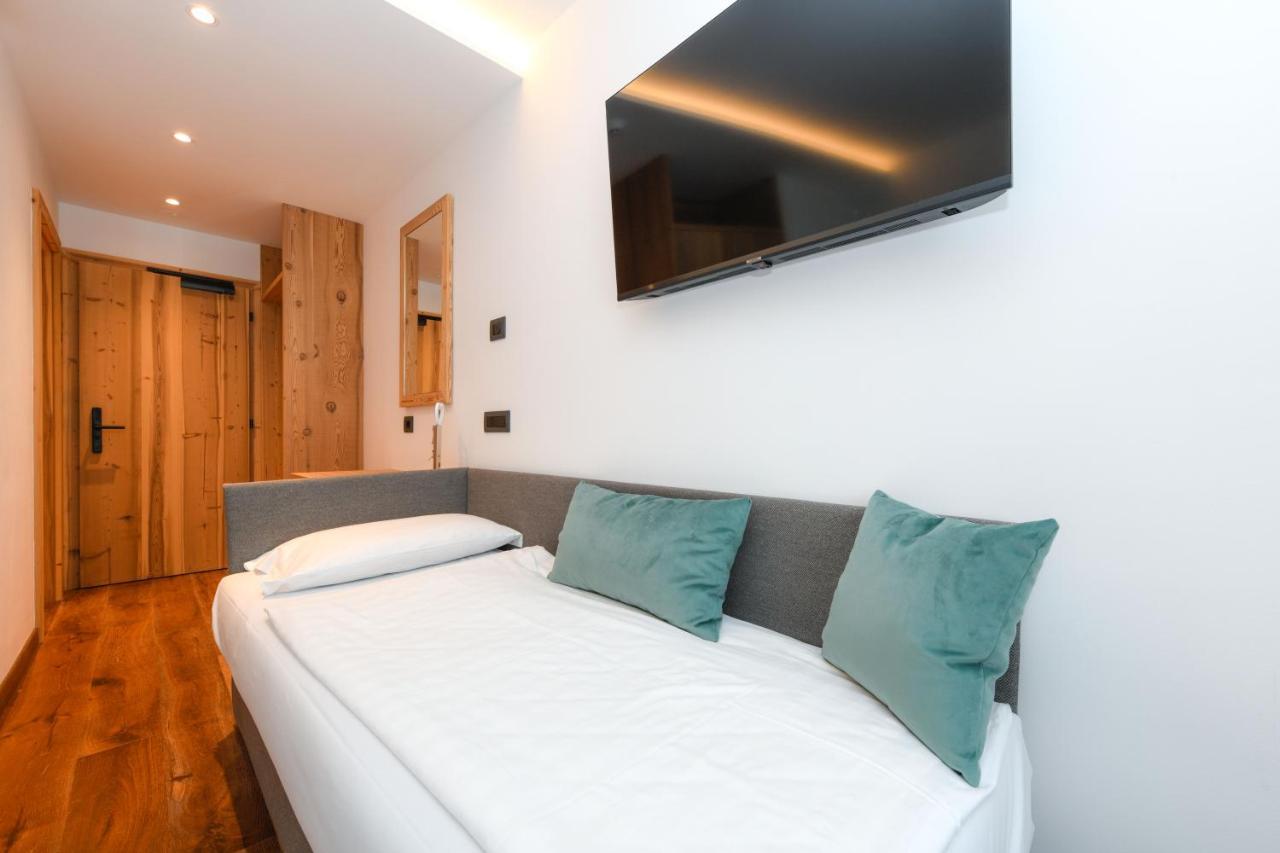 Bepy Hotel Garni Giustino Exterior photo